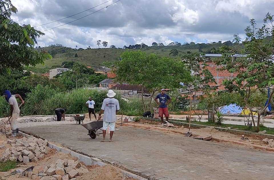 Camacã: Calçamento da Travessa Antônio Pereira dos Santos em fase de conclusão